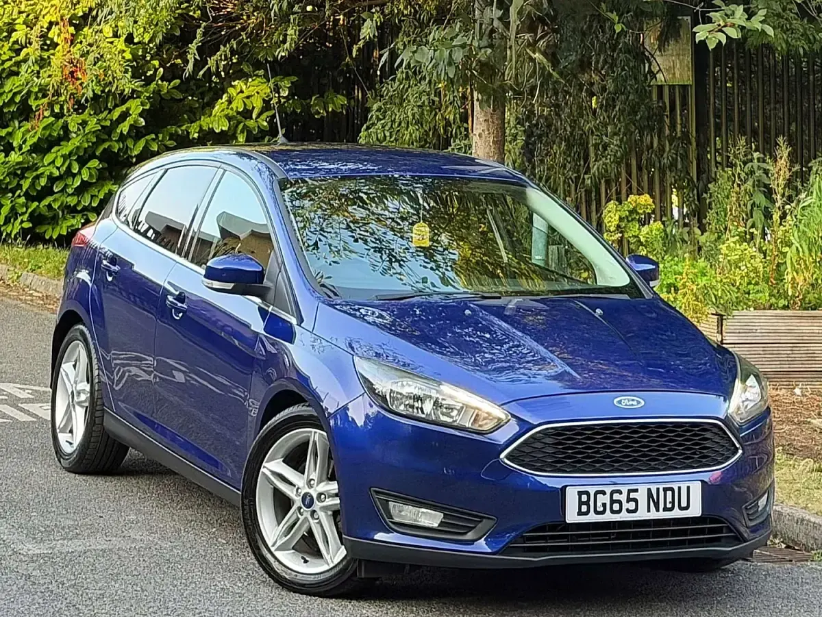 Used Ford Focus Zetec 125 HP (91 kW) 2015 Blue Hatchback