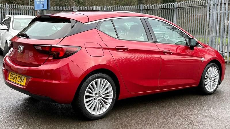 Used Vauxhall Astra Elite 145 HP (106 kW) 2019 Red Hatchback