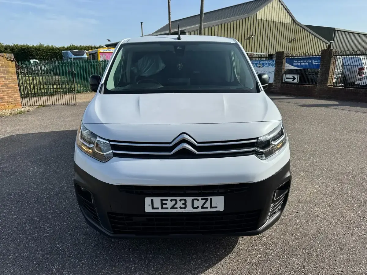 Used Citroën Berlingo 100 HP (73 kW) 2023 White MPV