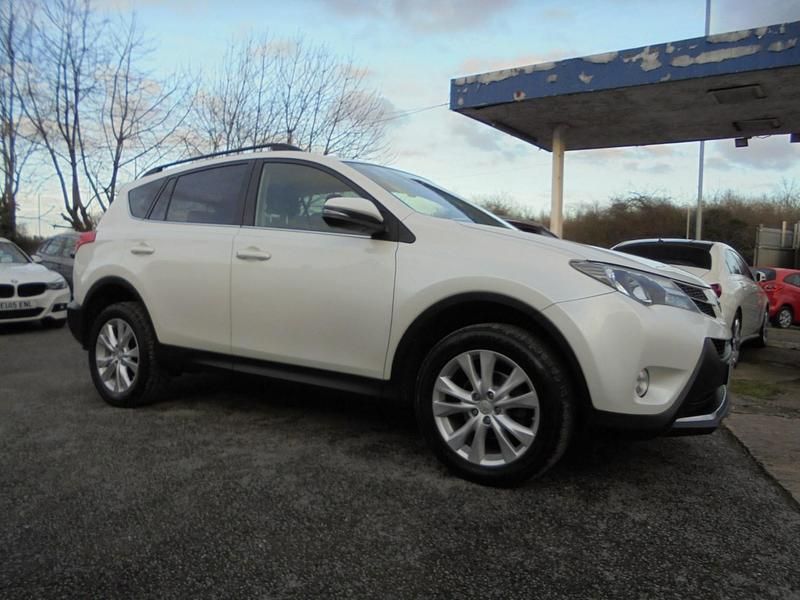 Used Toyota RAV4 2013 White Estate