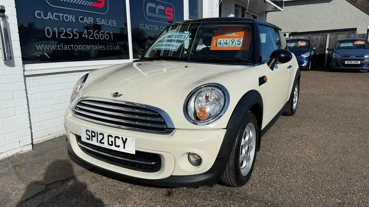 Used Mini Cooper Hatch 122 HP (89 kW) 2012 White Hatchback