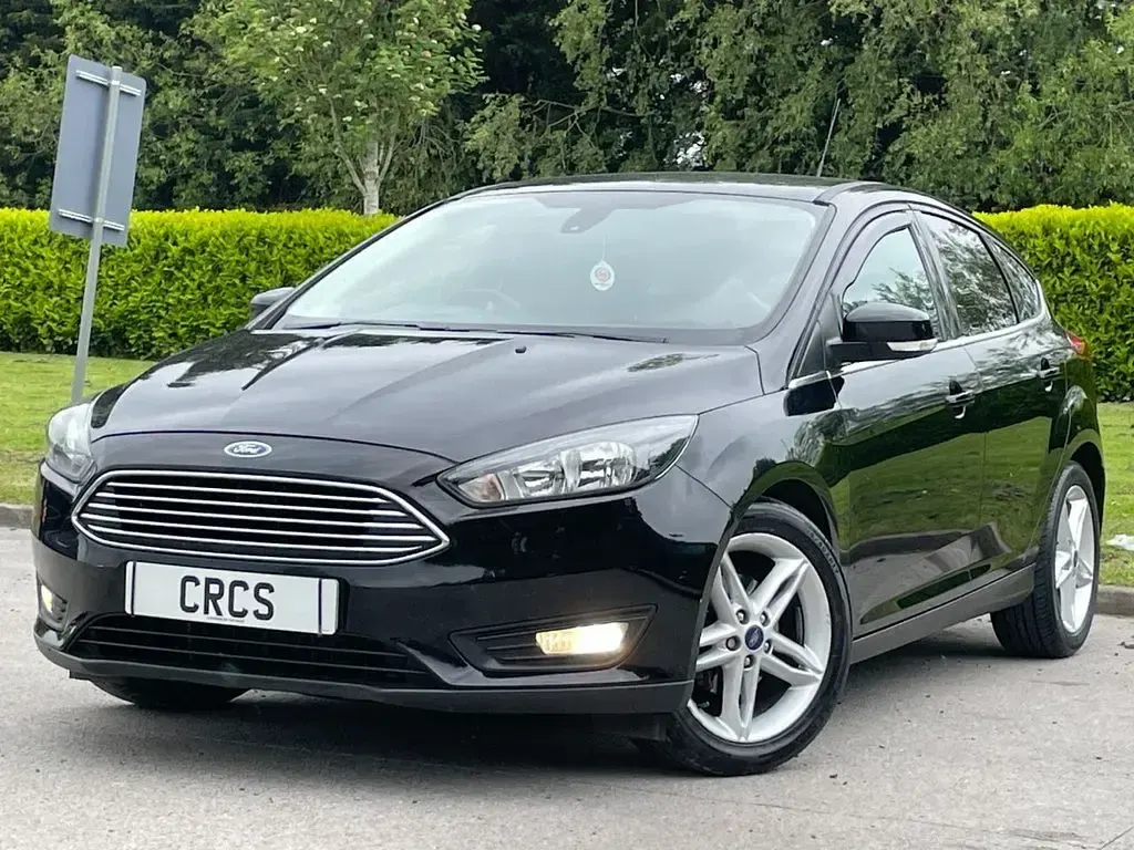 Used Ford Focus Zetec 125 HP (91 kW) 2016 Black Hatchback