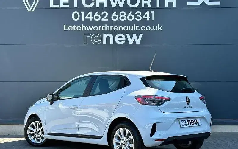 Used Renault Clio Evolution 90 HP (66 kW) 2024 White Hatchback