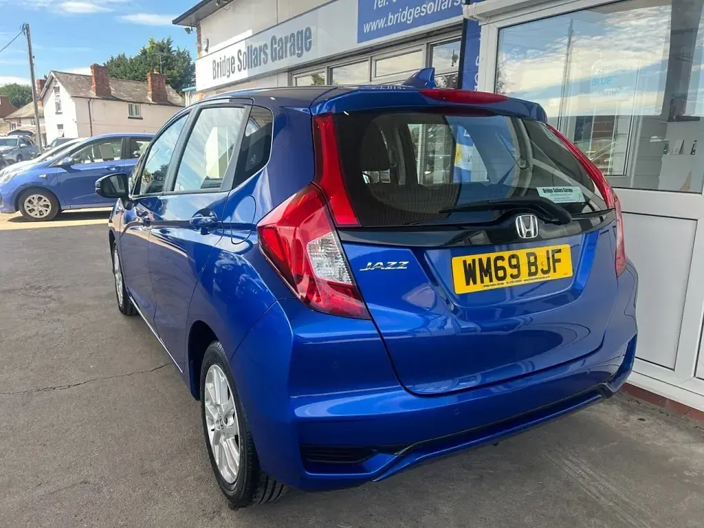 Used Honda Jazz SE 102 HP (75 kW) 2019 Blue Hatchback