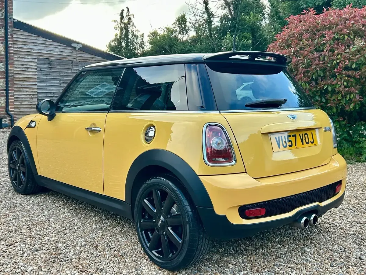 Used Mini Cooper S Hatch 175 HP (128 kW) 2007 Yellow Hatchback