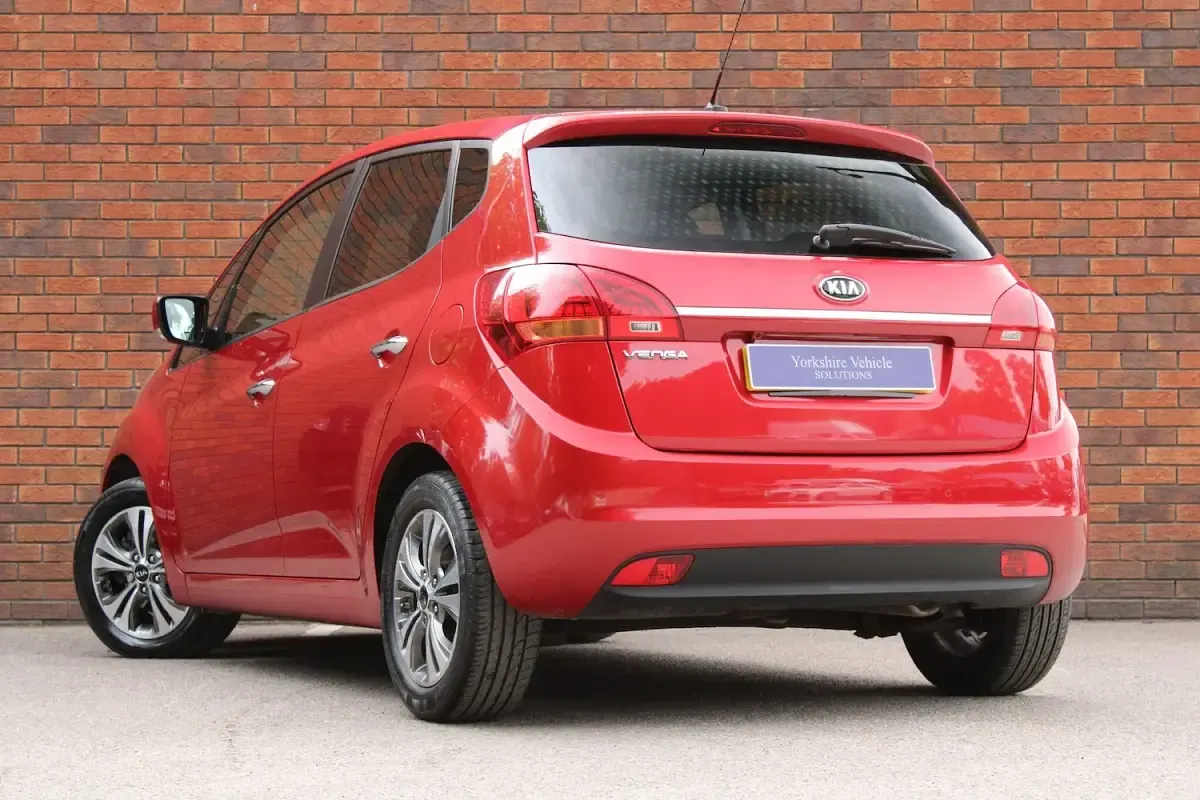 Used Kia Venga 123 HP (90 kW) 2017 Red Hatchback