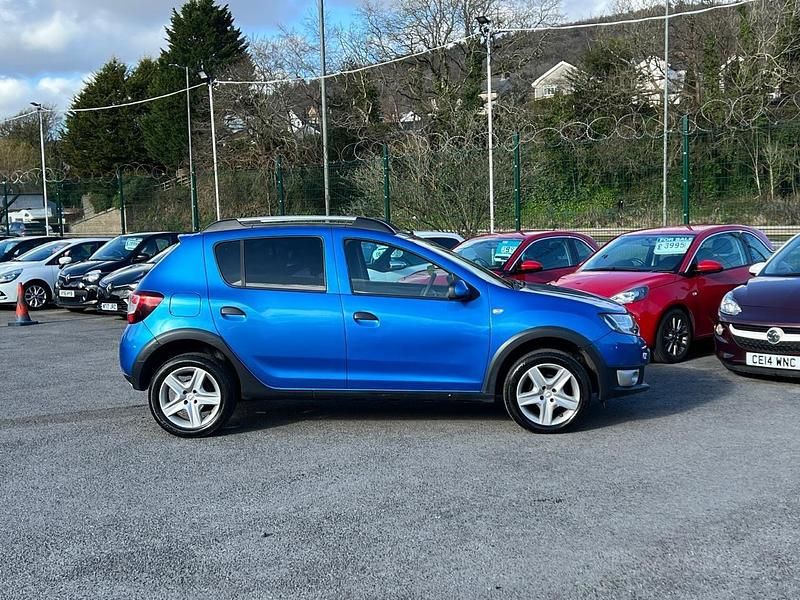 Gebraucht Dacia Sandero Ambiance 90 PS (66 kW) 2015 Blau Kleinwagen