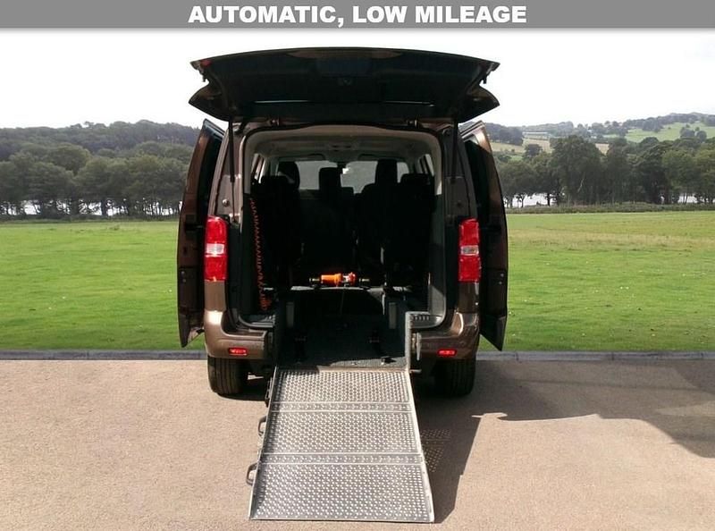 Usado Citroën Spacetourer Business Class 145 HP (106 kW) 2022 Castanho Monovolume