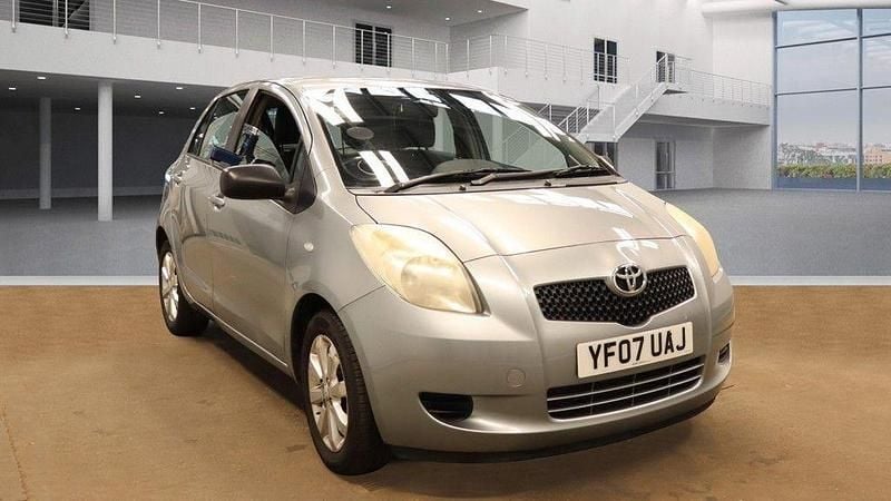 Silver Used 2007 Toyota Yaris Hatchback | £2,800 (Fair price) - Image 1/4