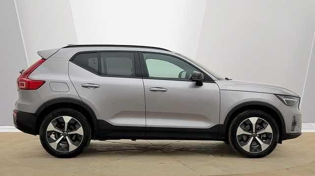 Used Volvo XC40 Plus 161 HP (118 kW) 2025 Silver SUV