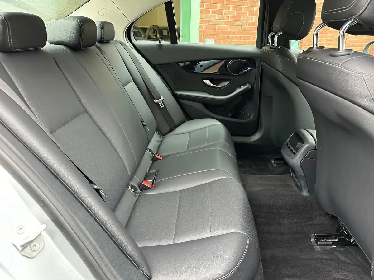 Used Mercedes C220 SE 170 HP (125 kW) 2015 Silver Sedan