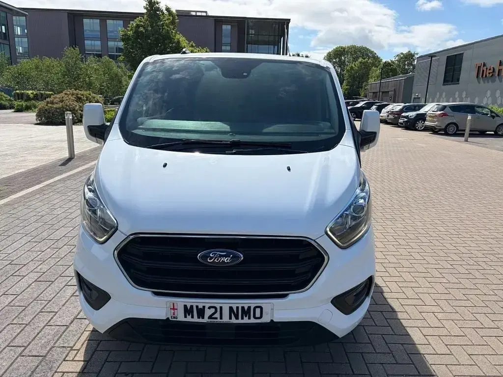 Used Ford Transit Custom Limited 130 HP (95 kW) 2021 White Van