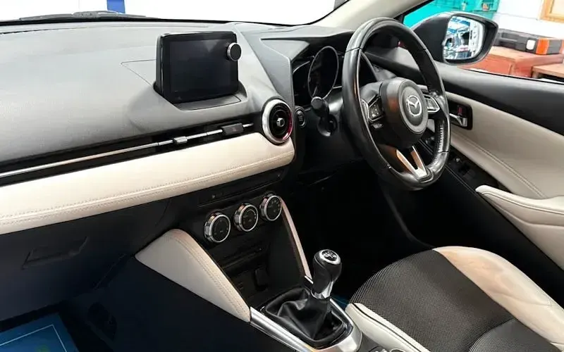 Used Mazda 2 Inclusive 116 HP (85 kW) 2018 Red Hatchback
