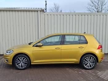 Used VW Golf VII SE 110 HP (80 kW) 2018 Yellow Hatchback