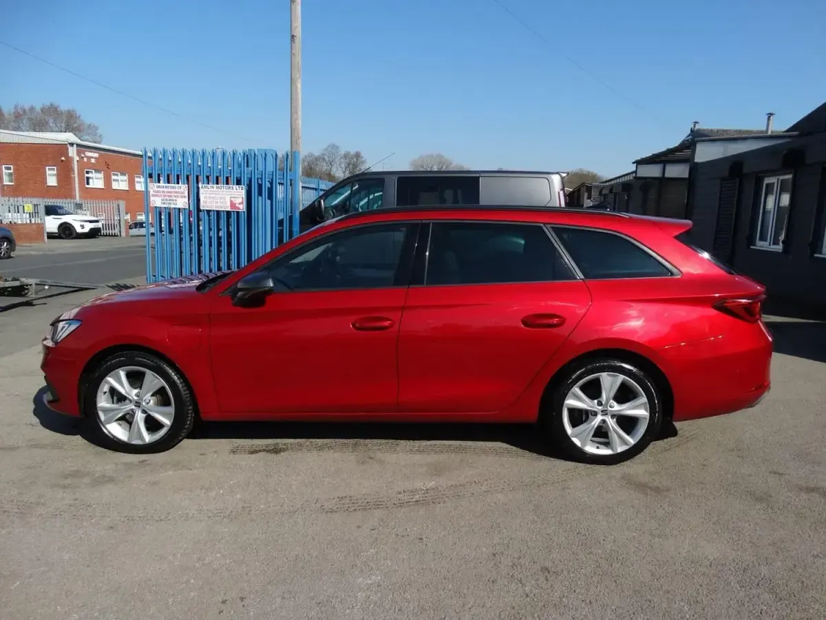 Begagnad Seat Leon FR 2021 Röd Kombi