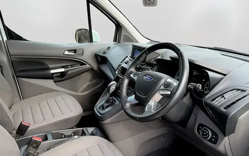 Used Ford Tourneo Connect Titanium 120 HP (88 kW) 2021 White MPV