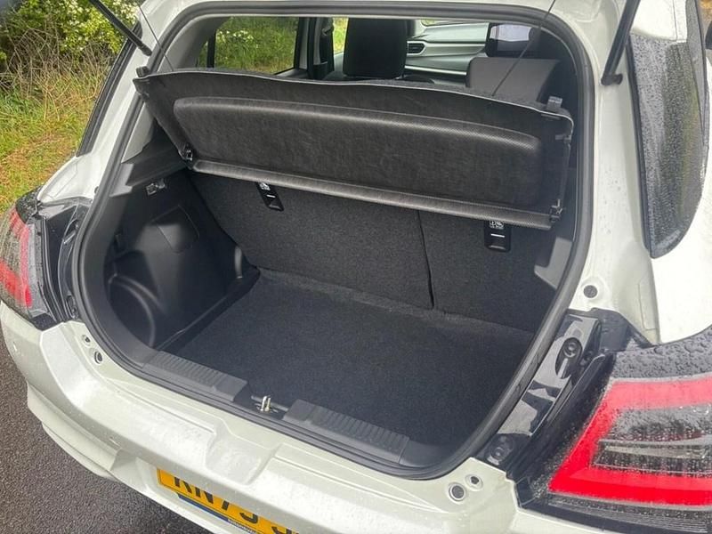 Used Suzuki Swift 82 HP (60 kW) 2025 White Hatchback