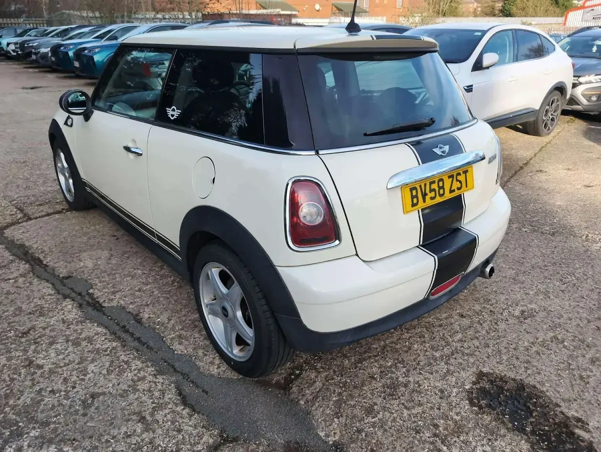 Used Mini Cooper Hatch 120 HP (88 kW) 2008 White Hatchback
