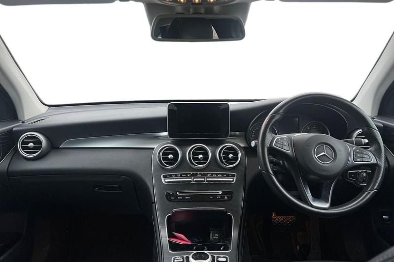 Used Mercedes GLC250 Premium 204 HP (150 kW) 2018 White Estate