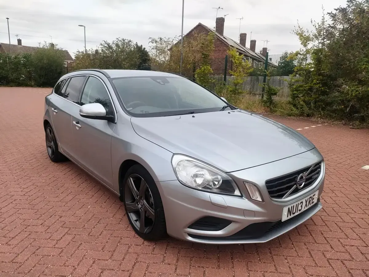 Used Volvo V60 R-Design 115 HP (84 kW) 2013 Silver Estate