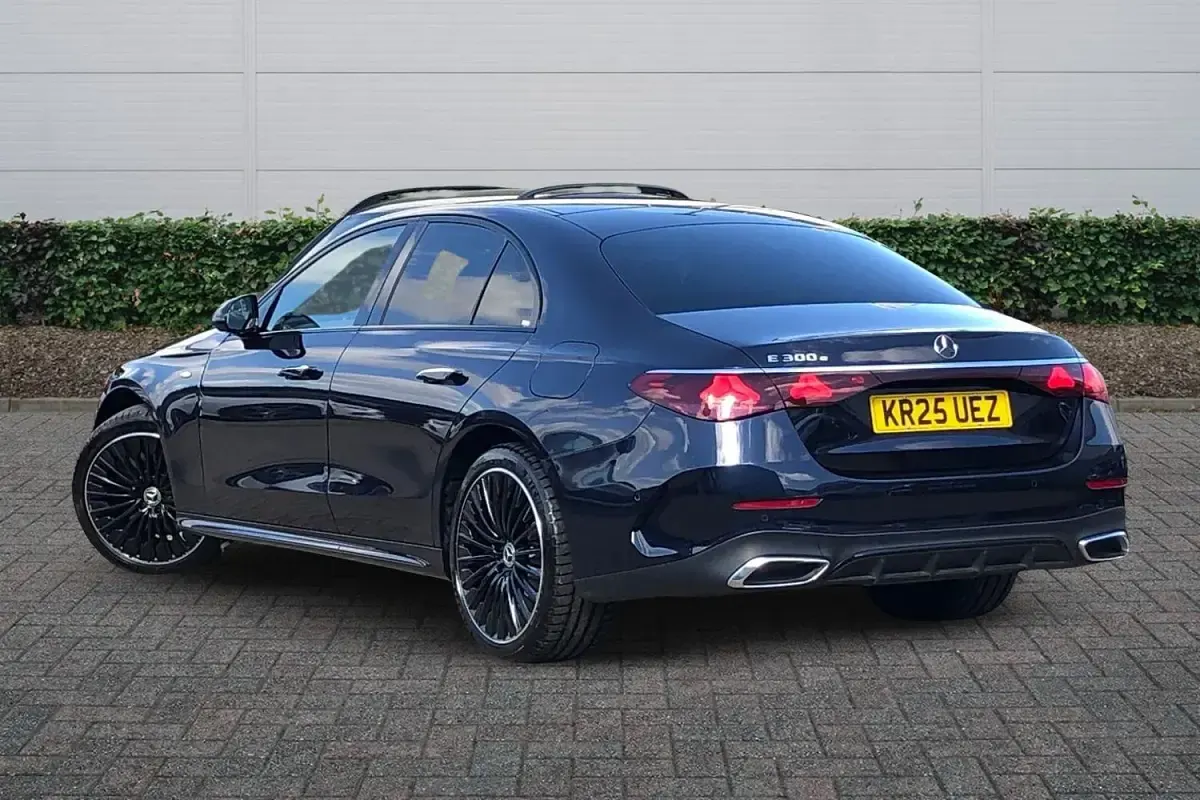 Used Mercedes E300 Urban 313 HP (230 kW) 2025 Blue Sedan