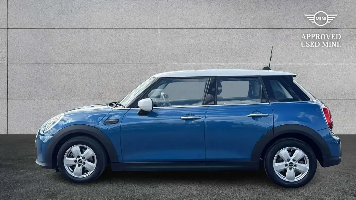 Used Mini Cooper Classic 134 HP (98 kW) 2023 Blue Hatchback