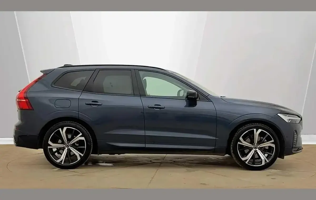 Used Volvo XC60 Ultra 247 HP (181 kW) 2025 Blue SUV