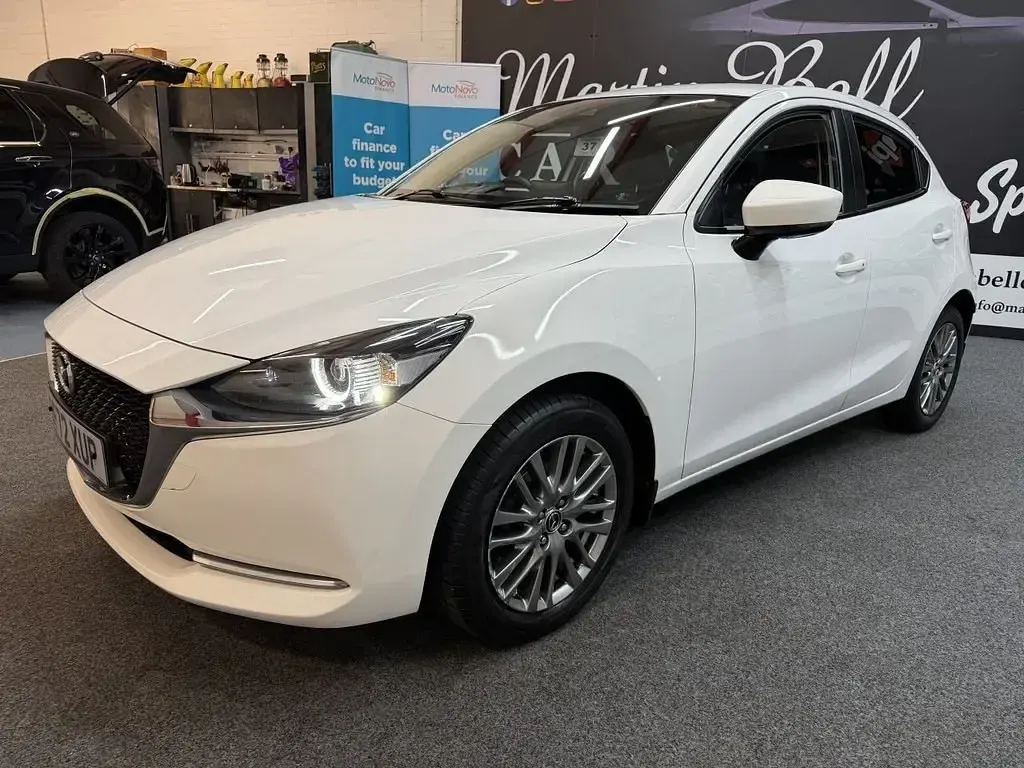 Begagnad Mazda 2 Inclusive 2022 Vit Halvkombi