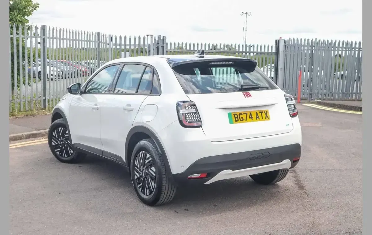 Used Fiat 600 Red 114 kW (156 HP) 2024 White SUV