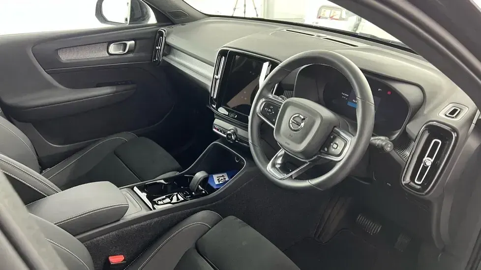 Used Volvo XC40 Plus 194 HP (142 kW) 2025 Black SUV