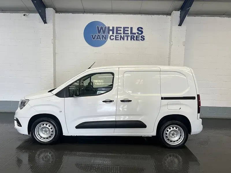 Used Vauxhall Combo Sportive 100 HP (73 kW) 2020 White MPV