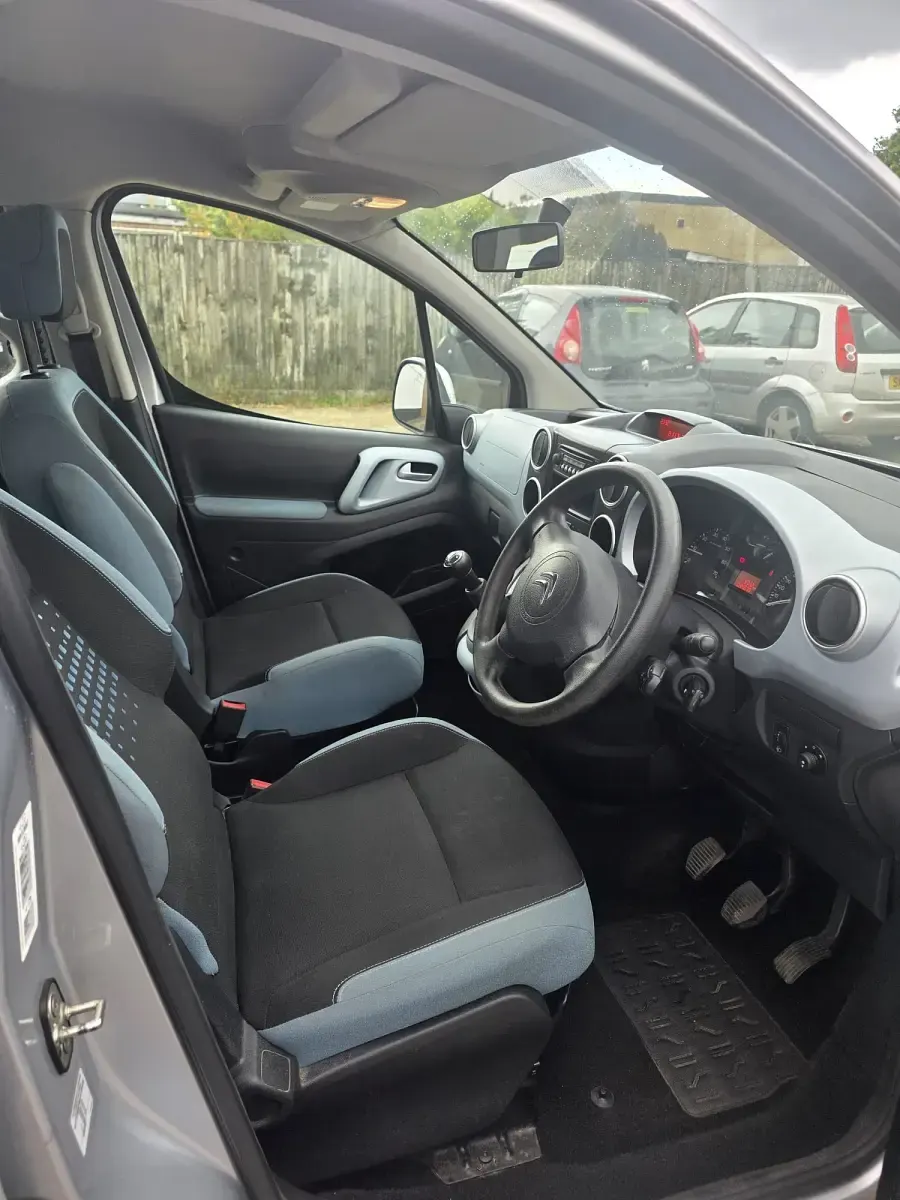 Usado Citroën Berlingo VTR Sport 90 HP (66 kW) 2012 Prateado Monovolume