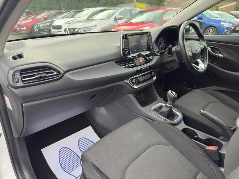 Used Hyundai i30 SE 120 HP (88 kW) 2022 White Hatchback