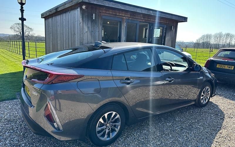 Used Toyota Prius Business Edition 122 HP (89 kW) 2020 Decuma grey Hatchback