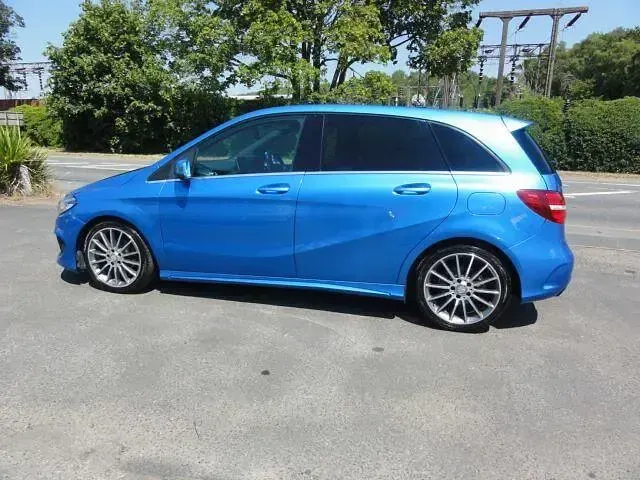 Used Mercedes B180 109 HP (80 kW) 2026 Blue Hatchback