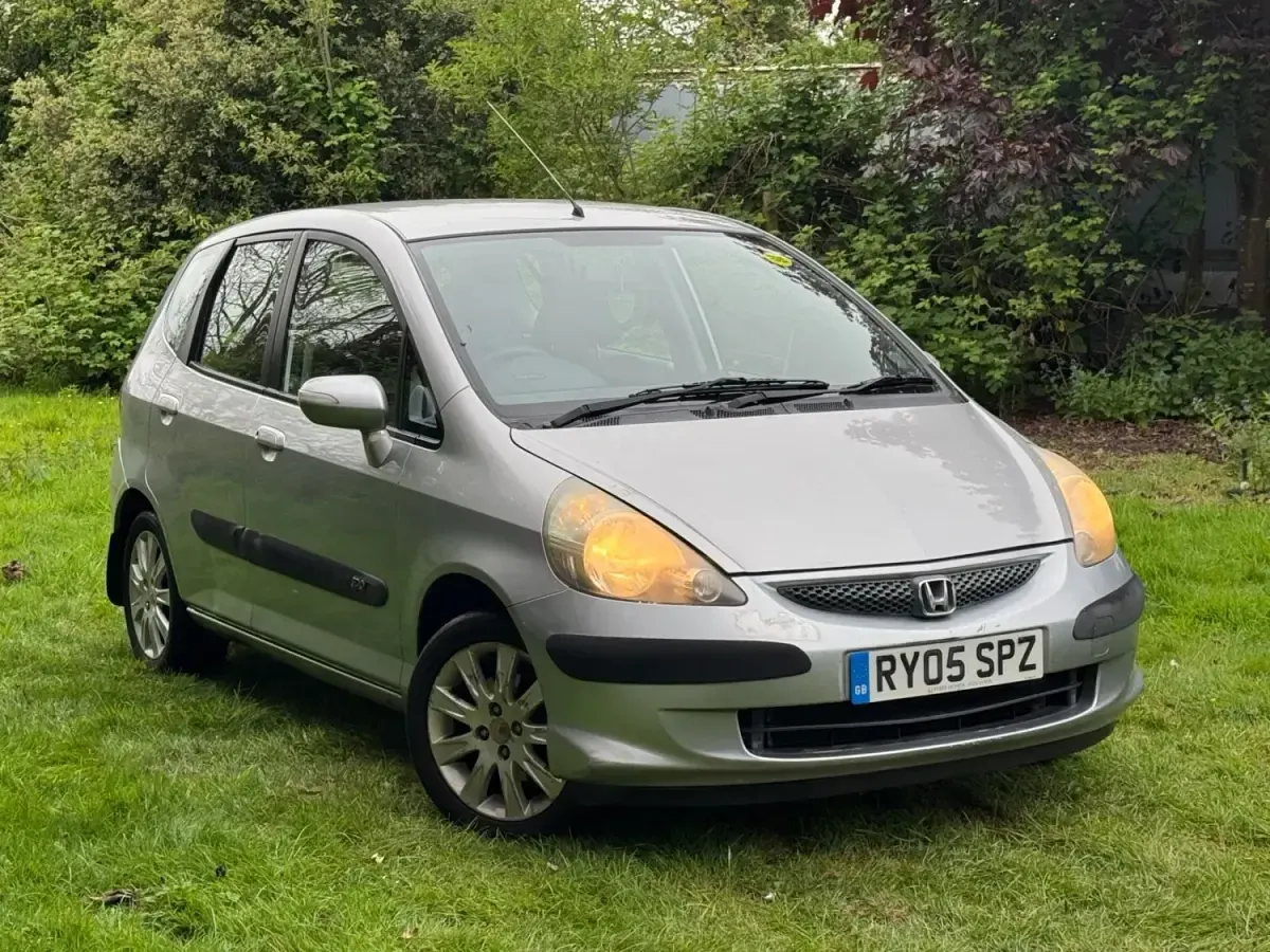Begagnad Honda Jazz SE 83 HK (61 kW) 2005 Silver Halvkombi
