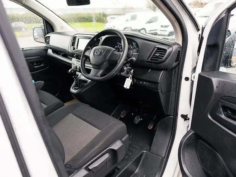 Used Toyota Proace 120 HP (88 kW) 2023 White MPV