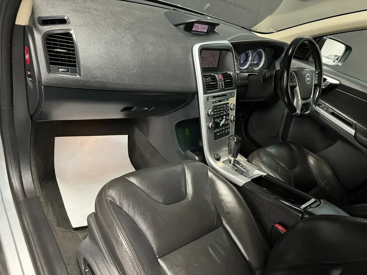 Used Volvo XC60 SE Lux 205 HP (150 kW) 2010 Silver SUV