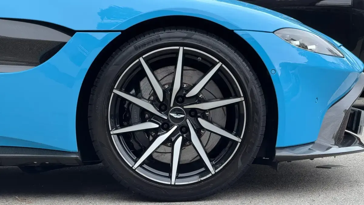 Used Aston Martin Vantage 510 HP (375 kW) 2019 Blue Coupe