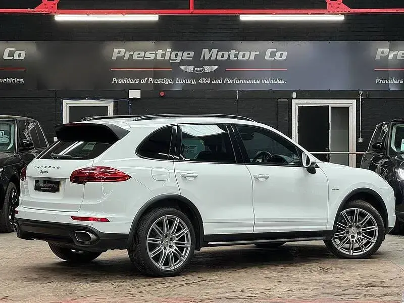 Used Porsche Cayenne Diesel 260 HP (191 kW) 2014 White SUV