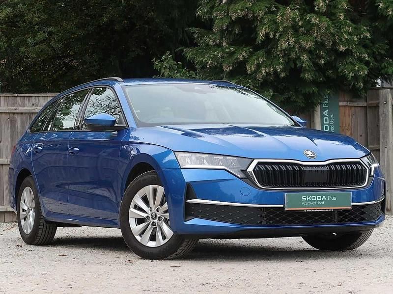 Race blue metallic Used 2025 Skoda Octavia SE Technology Estate | £23,995 (Fair price) - Image 1/4