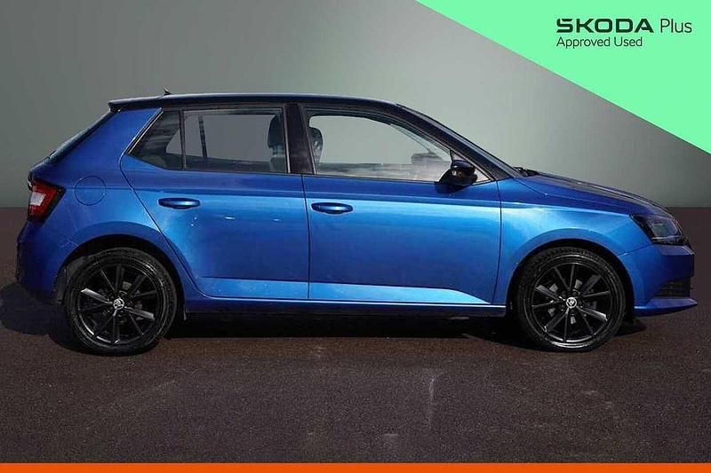 Used Skoda Fabia 66 HP (48 kW) 2017 Race blue metallic Hatchback