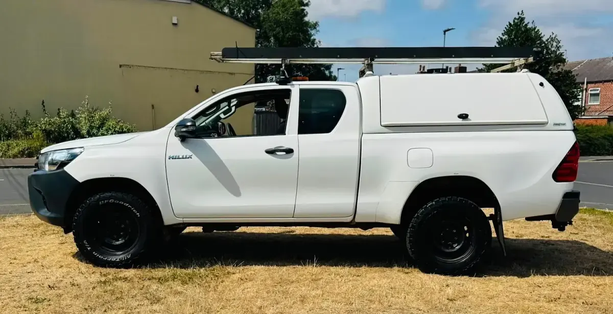 Used Toyota HiLux Active 150 HP (110 kW) 2019 White Pickup