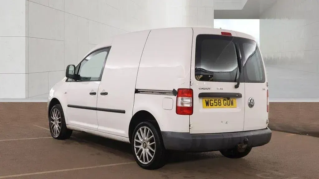 Used VW Caddy 104 HP (76 kW) 2009 White MPV