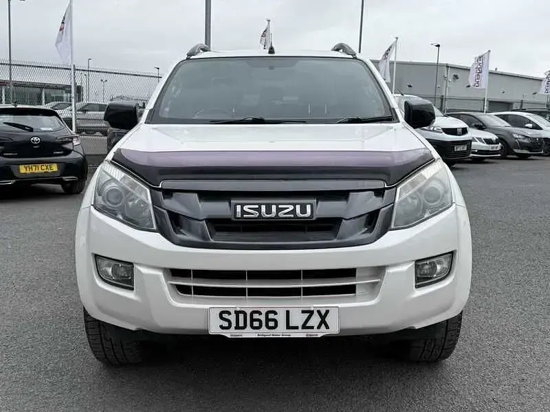 Used Isuzu D-Max 161 HP (118 kW) 2016 White Pickup