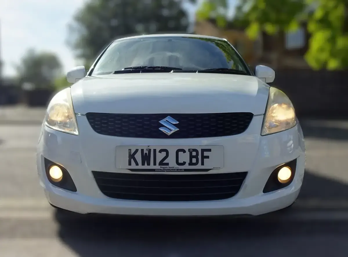 Used Suzuki Swift SZ4 94 HP (69 kW) 2012 White Hatchback