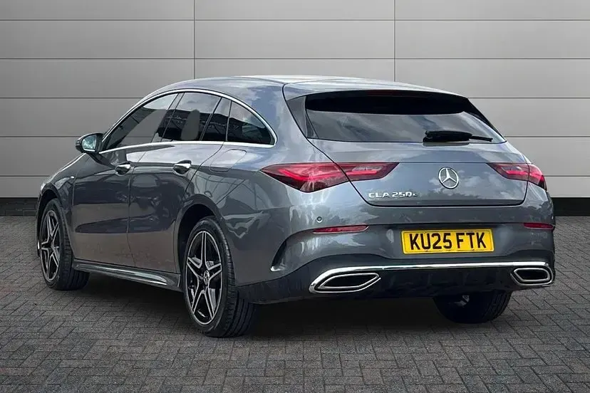 Used Mercedes CLA250 Shooting Brake Executive 215 HP (158 kW) 2025 Mountain grey Estate
