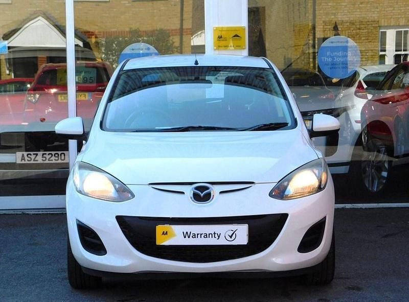 Used Mazda 2 2010 White Hatchback