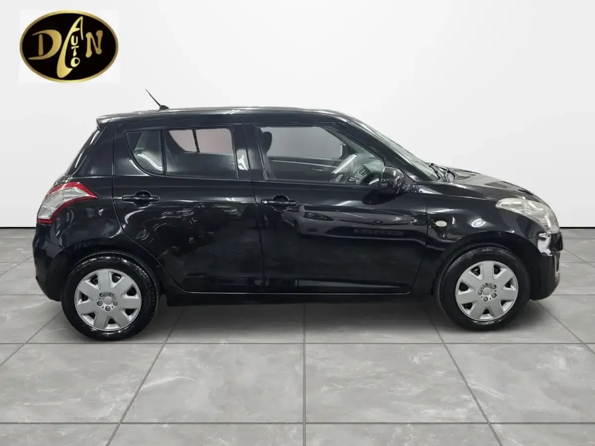Begagnad Suzuki Swift 2014 Svart Halvkombi