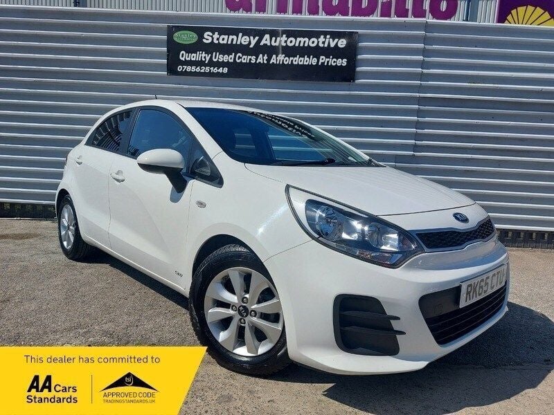 White Used 2015 Kia Rio Hatchback | £5,590 (Fair price) - Image 1/4